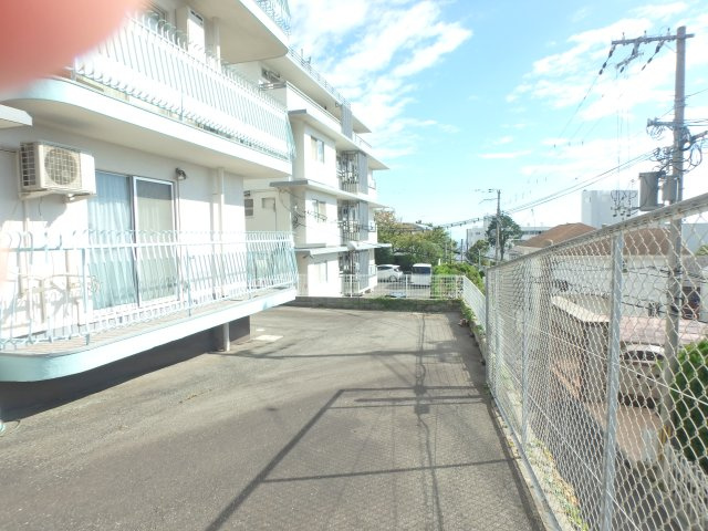 マンションベルビューの庭|専用庭（西面）。使用料：月額8,000円