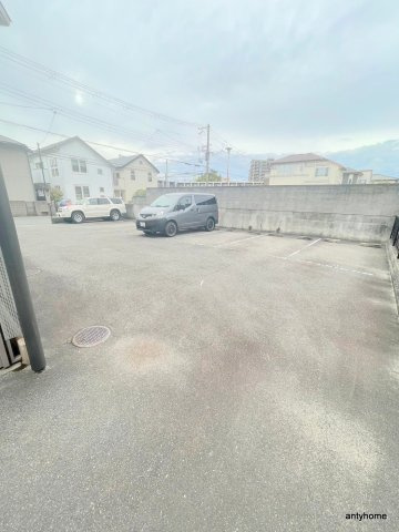 ウエスト・サンヒルズ　仲介手数料無料の駐車場