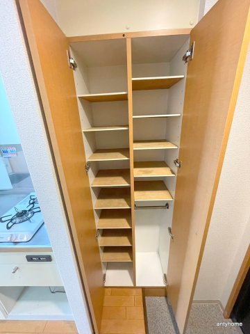 ウエスト・サンヒルズ　仲介手数料無料の収納