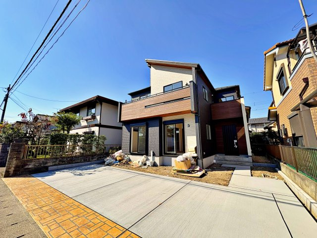 《仲介手数料半額》桶川市坂田　全1棟の前面道路含む現地写真