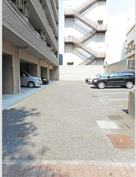 サウス名駅の駐車場