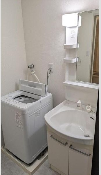 サウス名駅の洗面所|家電付きのお部屋です