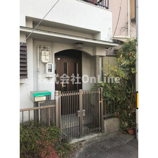 八尾市山本町南四丁目戸建のエントランス