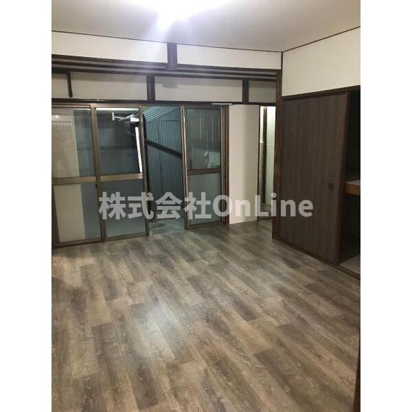 八尾市山本町南四丁目戸建の居間・リビング