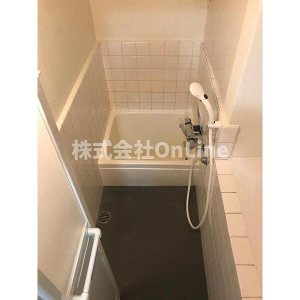 八尾市山本町南四丁目戸建の浴室