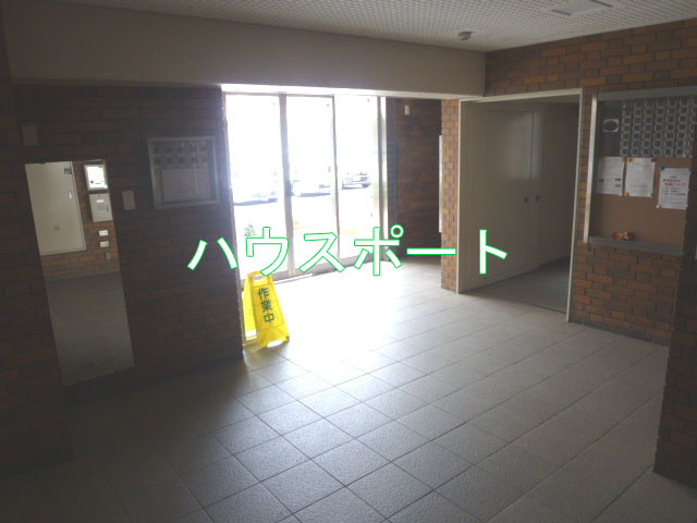 【エントランス】 | ロイヤル深草