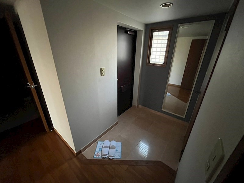 神戸市東灘区岡本２丁目の賃貸マンションの玄関