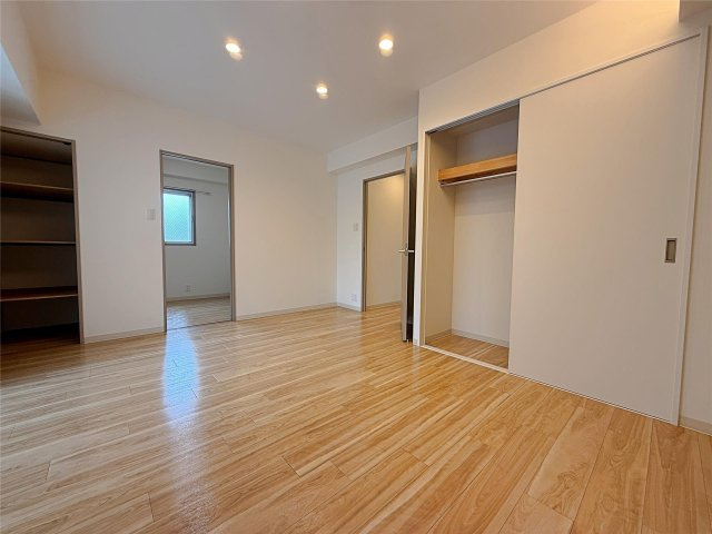 西宮市平松町の賃貸マンションの居間・リビング