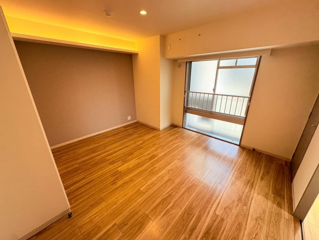 西宮市平松町の賃貸マンションの居間・リビング