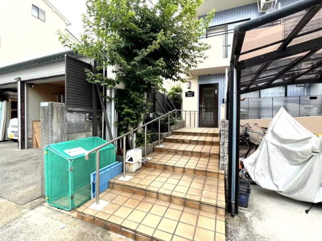 西宮市市庭町の賃貸マンションのエントランス