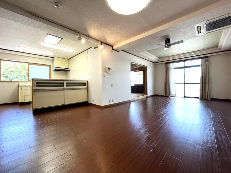 西宮市市庭町の賃貸マンションの居間・リビング