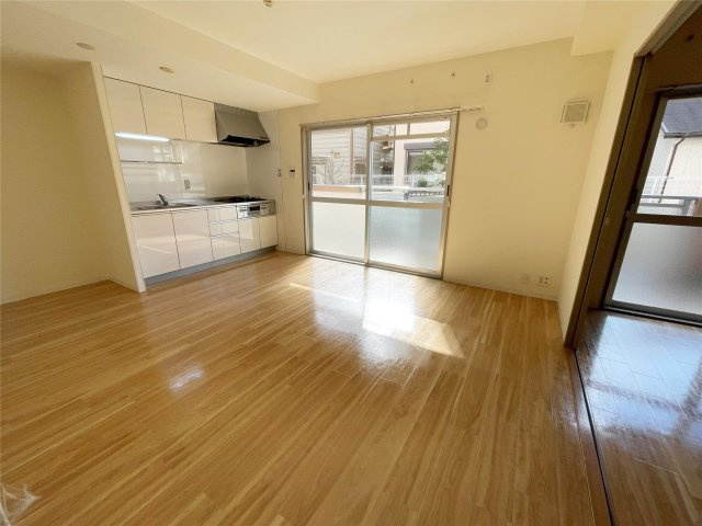 西宮市平松町の賃貸マンションの居間・リビング