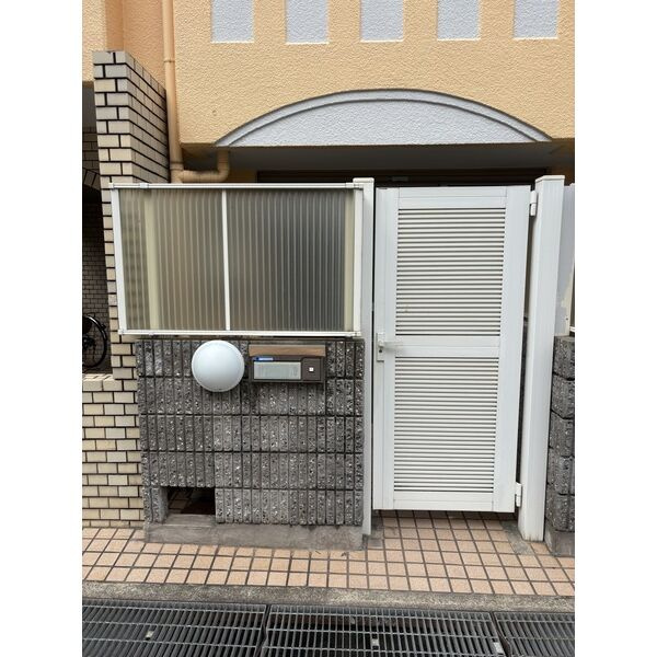 ル・パレ本山中の玄関