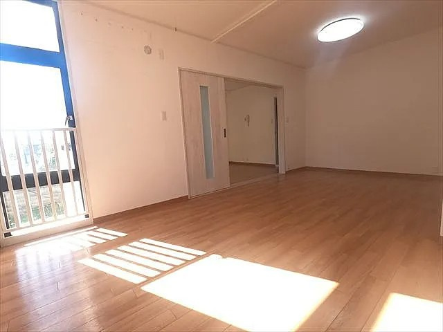 神戸市東灘区住吉東町４丁目の賃貸マンションの居間・リビング