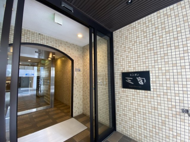 神戸市中央区御幸通３丁目の賃貸マンションのエントランス