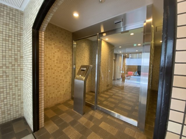 神戸市中央区御幸通３丁目の賃貸マンションのエントランス