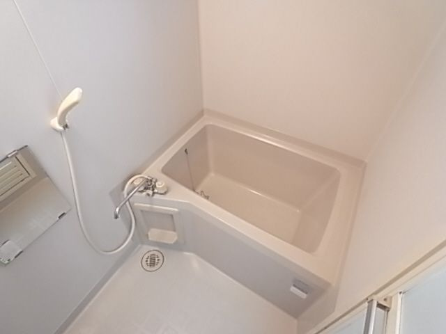 芦屋市松浜町のアパートの浴室