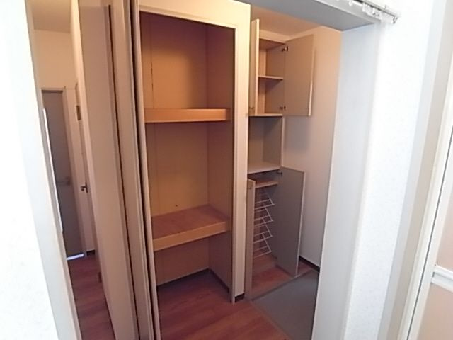 芦屋市松浜町のアパートの玄関
