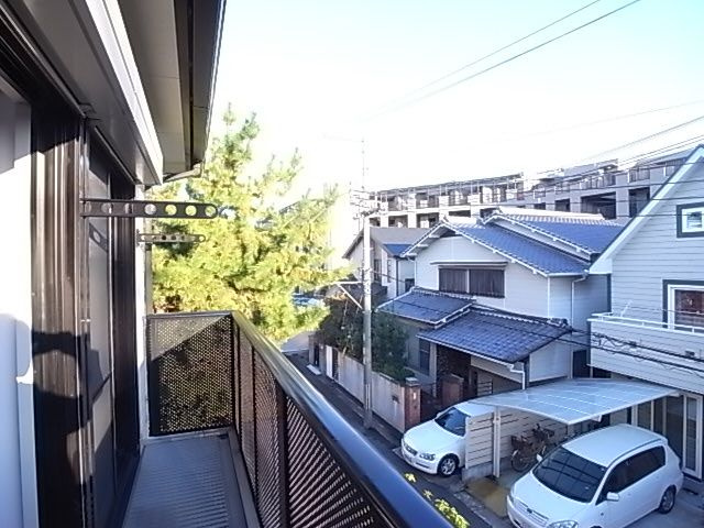 芦屋市松浜町のアパートのバルコニー