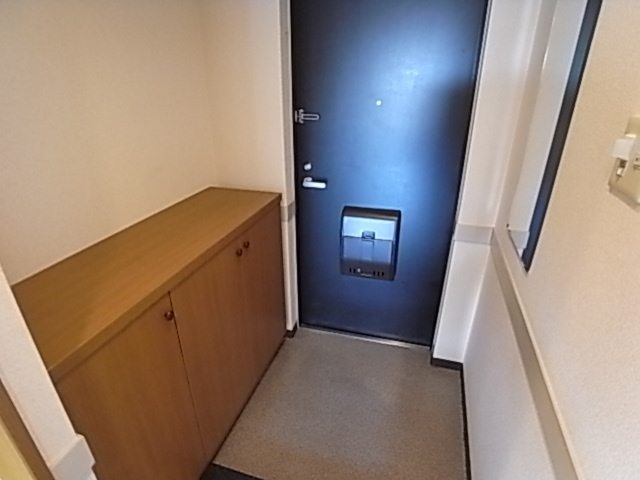 芦屋市西芦屋町の賃貸マンションの玄関