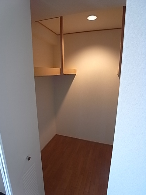 芦屋市西芦屋町の賃貸マンションの収納