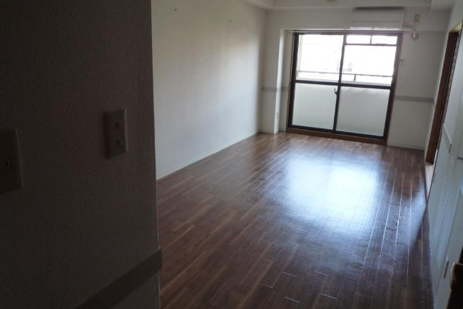 芦屋市西芦屋町の賃貸マンションの居間・リビング