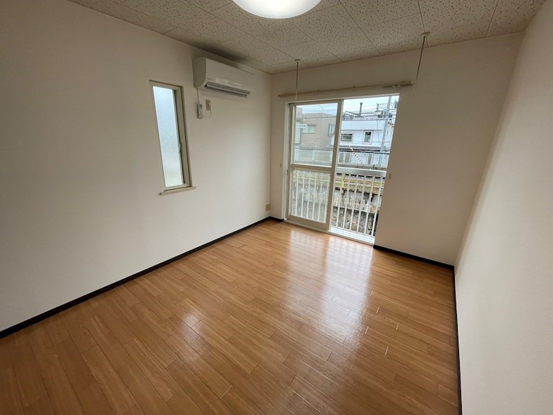 芦屋市東芦屋町のアパートの居間・リビング