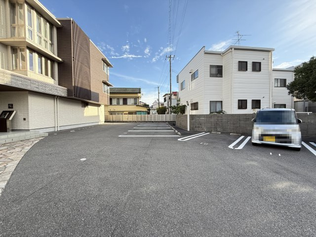 リップル・オリジンの駐車場