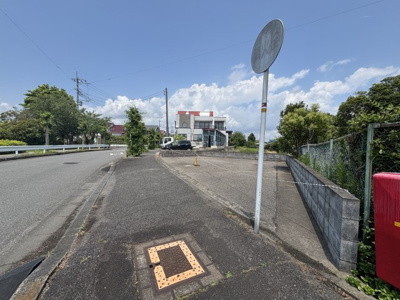 【前面道路含む現地写真】 | 印旛郡栄町南ケ丘2丁目　水回り設備2箇所ずつ以上　7SLDK