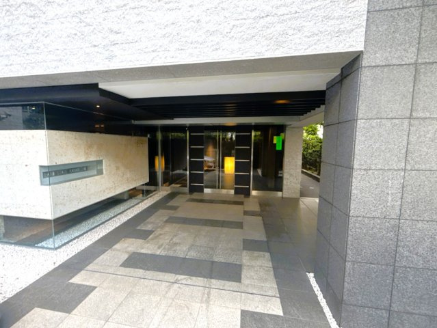 ランドステージ要町イグジスト|重厚感のあるエントランス