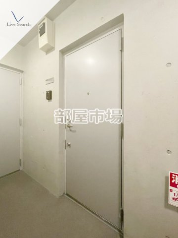三ノ輪アパートメントの玄関