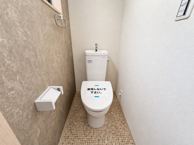 泉佐野市鶴原新築一戸建てのトイレ