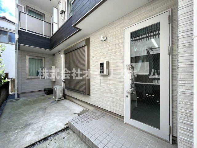 マーレ大森町のエントランス