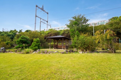 【設備】 | 大津市木戸1316-6　琵琶湖が目の前の戸建 | 敷地内の東屋、ゆっくり寛ぎながら琵琶湖を眺めることができます
