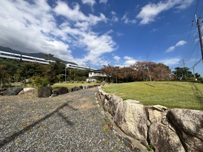 【庭】 | 大津市木戸1316-6　琵琶湖が目の前の戸建 | 敷地外観別角度