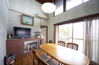 【ダイニング】 | 大津市木戸1316-6　琵琶湖が目の前の戸建 | 二階ダイニング、約6帖