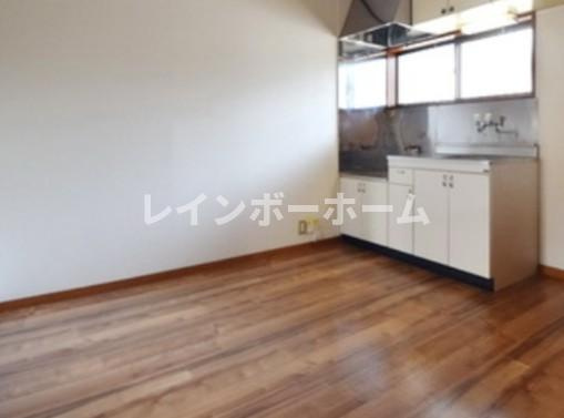 レイディアント彩一番館の居間・リビング