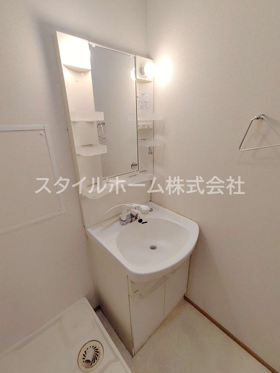 リバーシティAの洗面所|別部屋写真です。