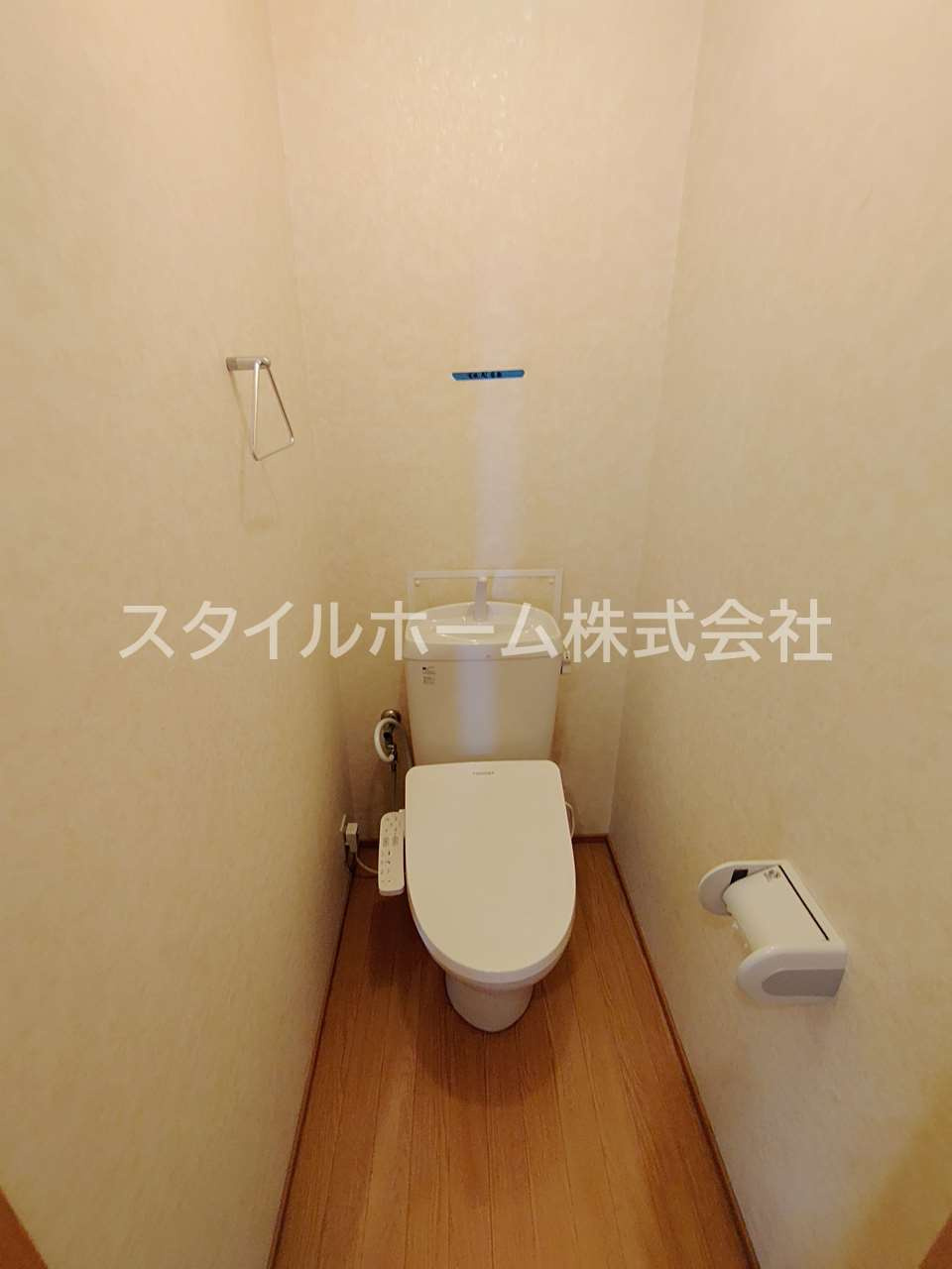 リバーシティAのトイレ|別部屋写真です。