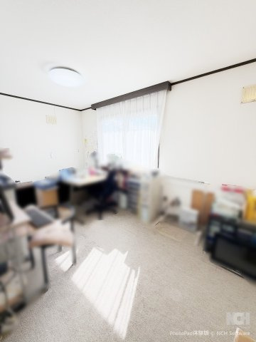 小樽市望洋台1丁目　軽量鉄骨住宅の洋室|２階13帖洋室♪２部屋に仕切ることも可能な広さです♪