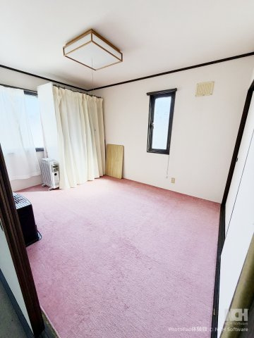 小樽市望洋台1丁目　軽量鉄骨住宅の和室|２階和室は大きな押入れもあり♪