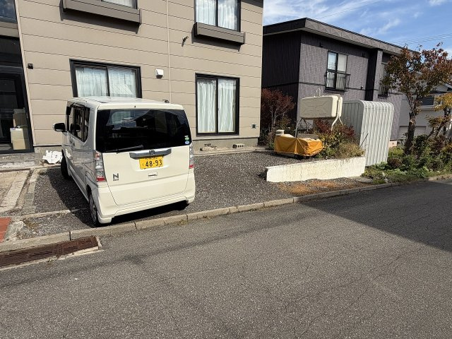 小樽市望洋台1丁目　軽量鉄骨住宅の駐車場|駐車スペース♪