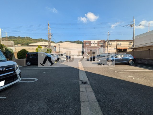 グラデュールの駐車場