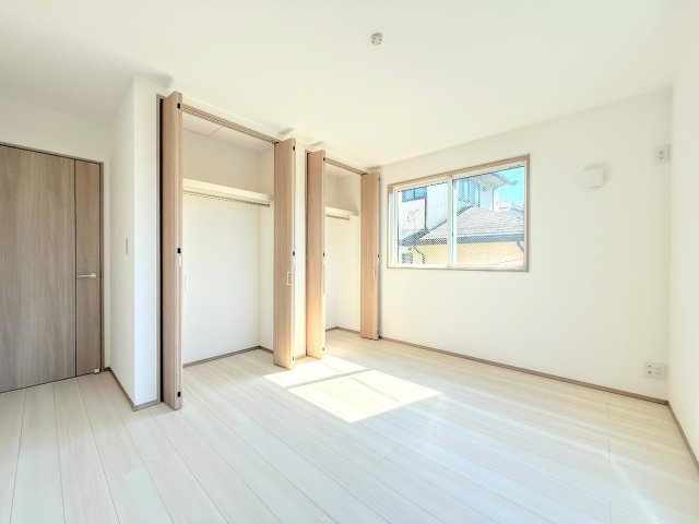 泉区白百合1丁目　新築戸建て　第1の洋室|◆気持ちの良い風が室内へ入り込む居室。家具を配置しても広々ご利用いただけます！！

