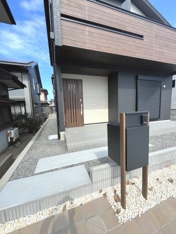 【玄関】 | 大野城市大城3丁目　3号棟（全7棟）【仲介手数料無料・0円】 | 施工例。施工例は完成時と異なる場合があります。