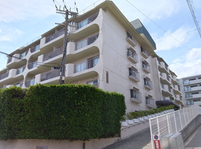 日商岩井芦屋翠ケ丘マンションの外観