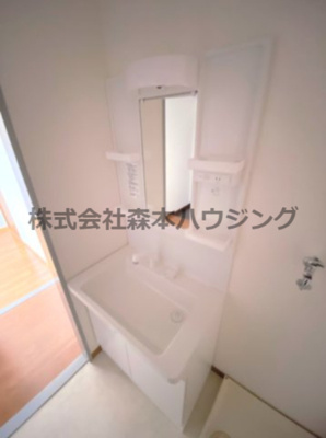 【独立洗面台】 | 　コーポ小林 | 独立洗面台、小物を置くことができて便利です