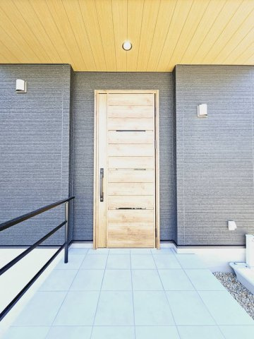 友が丘６丁目新築戸建の玄関