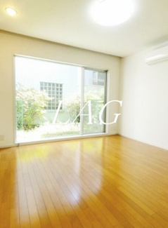 【居間・リビング】 | アルテ桐里 | 洋室のお部屋です。