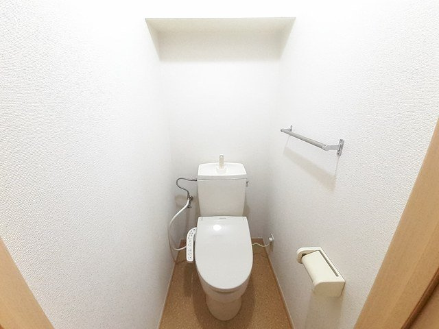 グランメールＡのトイレ|ゆったりとした空間のトイレです